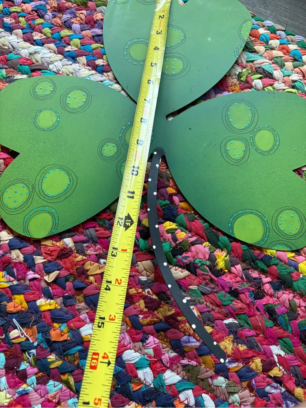 ROEDA 16 INCH HAND-PAINTED METAL SHAMROCK CLOVER DOOR WREATH MAGNET